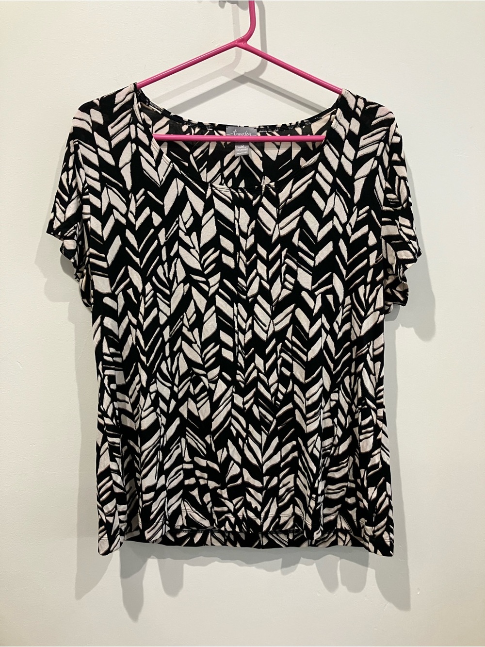 Chico's Travelers Black & Cream Abstract Leaf-Pattern Short Sleeve Tee